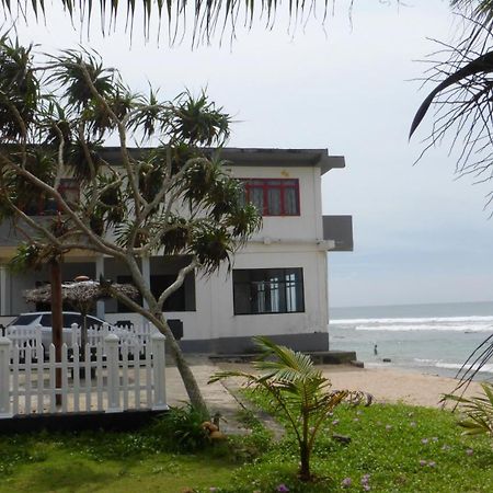 Ocean Reef Hotel Хиккадува Экстерьер фото