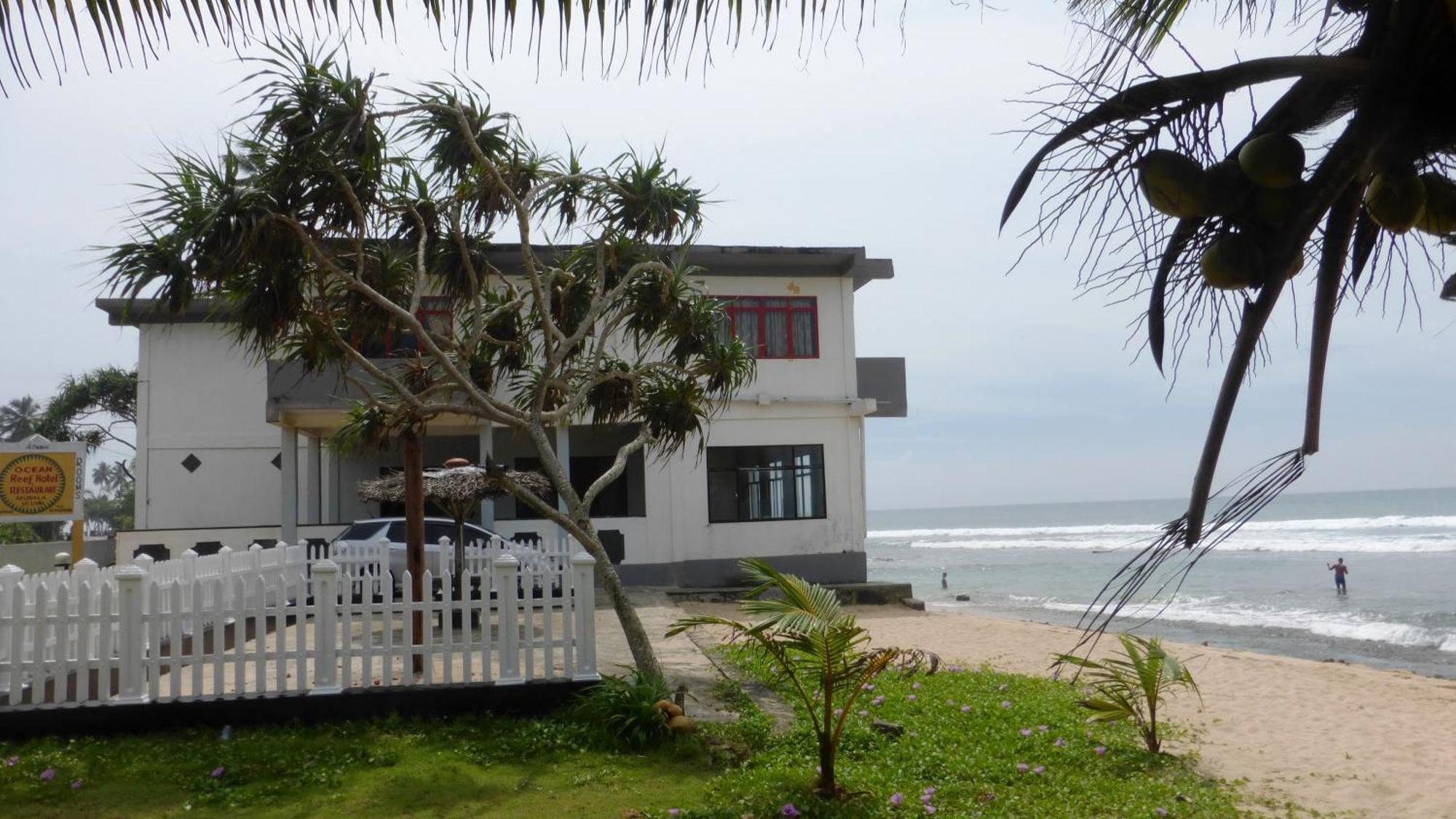 Ocean Reef Hotel Хиккадува Экстерьер фото