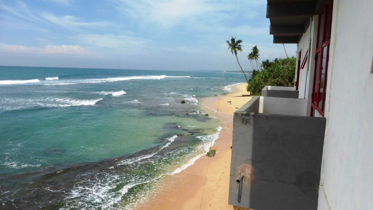 Ocean Reef Hotel Хиккадува Экстерьер фото