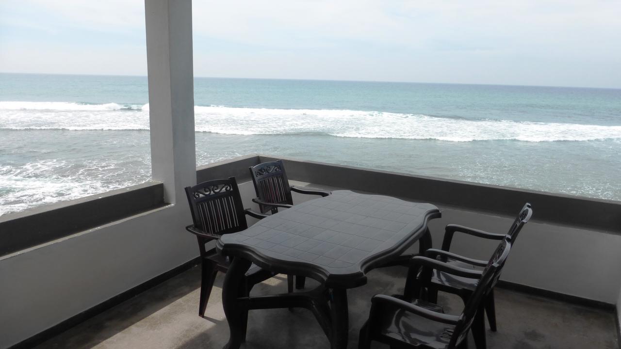Ocean Reef Hotel Хиккадува Экстерьер фото