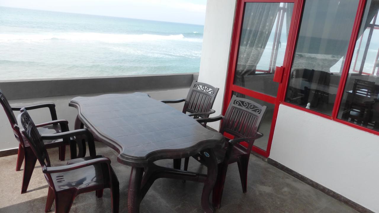 Ocean Reef Hotel Хиккадува Экстерьер фото