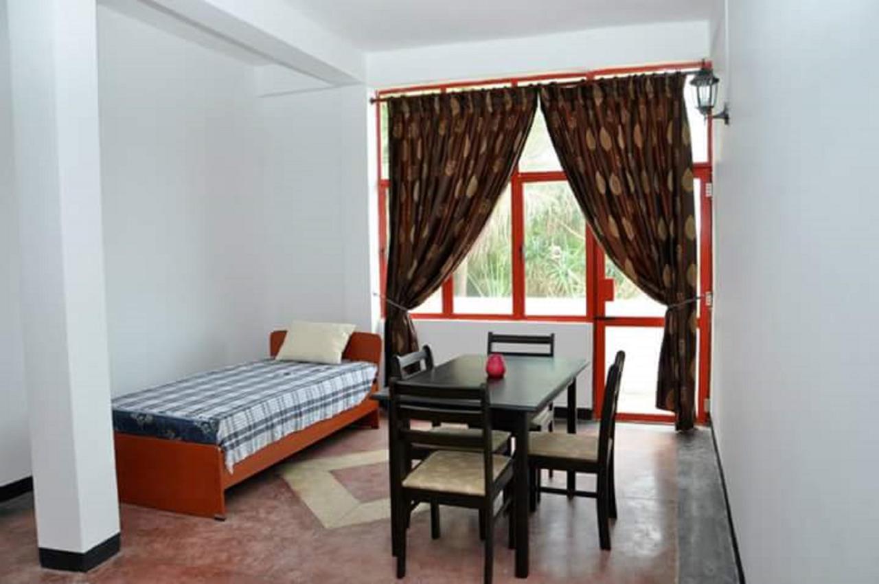 Ocean Reef Hotel Хиккадува Экстерьер фото